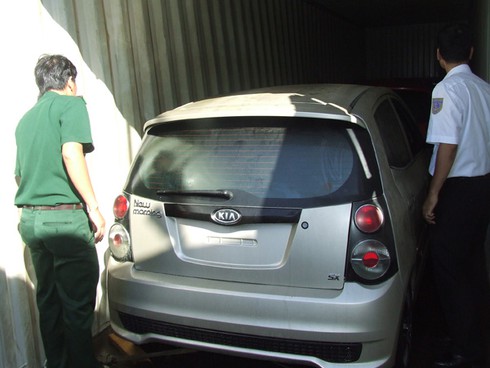 Cảnh báo nguy hiểm khu vực tàu chở ô tô bị đâm chìm