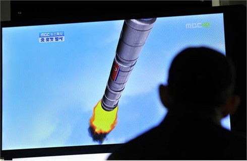 Tên lửa Triều Tiên nổ tung, rụng xuống biển khi vừa rời bệ