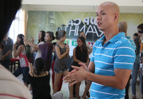 Đinh Tùng hủy sô, tập luyện cùng Hợp ca