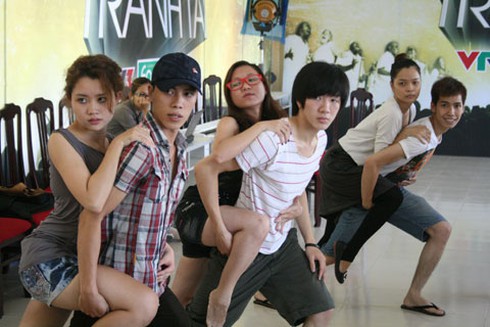 Đinh Tùng hủy sô, tập luyện cùng Hợp ca