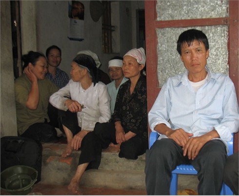 Đi tiểu buốt, y tá xã tiêm ba mũi khiến... tử vong!