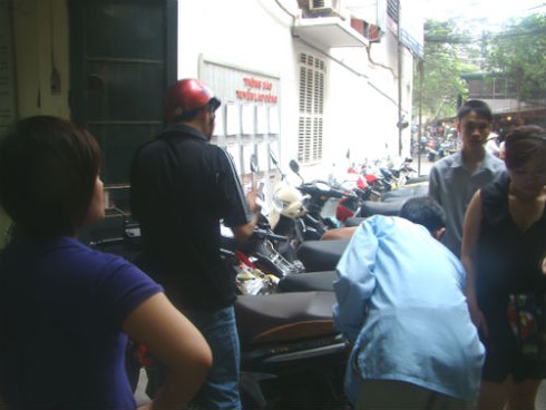 Người Hà Nội rầu rĩ đi đăng ký thất nghiệp