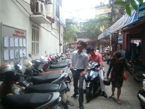 Người Hà Nội rầu rĩ đi đăng ký thất nghiệp