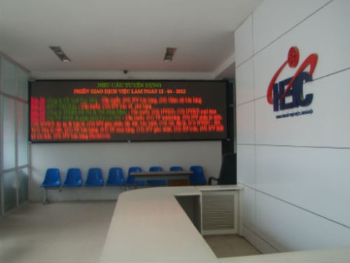 Người Hà Nội rầu rĩ đi đăng ký thất nghiệp