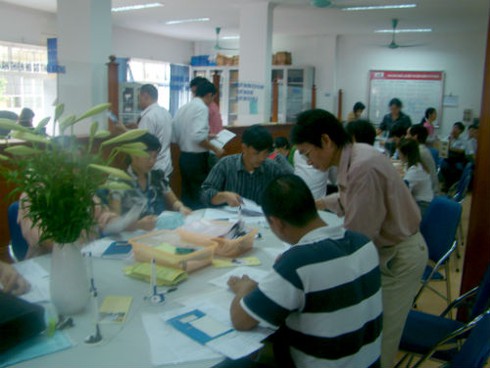 Người Hà Nội rầu rĩ đi đăng ký thất nghiệp