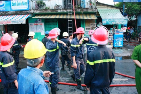 TP. HCM: Hỏa hoạn thiêu rụi căn nhà 2 tầng