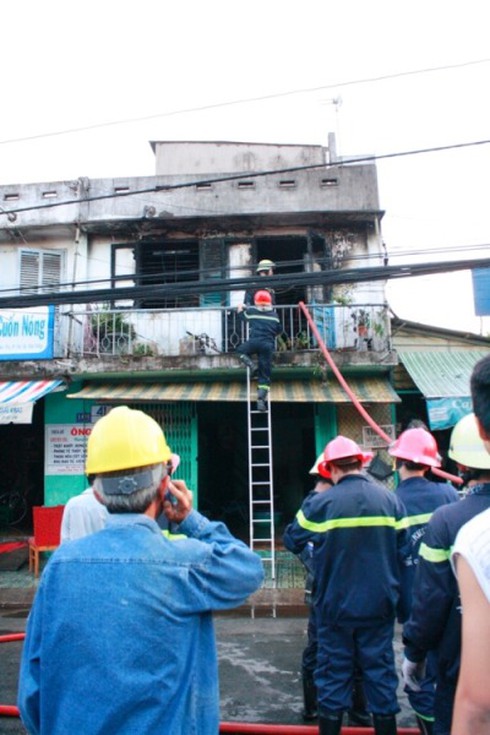 TP. HCM: Hỏa hoạn thiêu rụi căn nhà 2 tầng