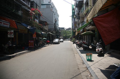 Người dân thủ đô `loay hoay` trốn nóng.