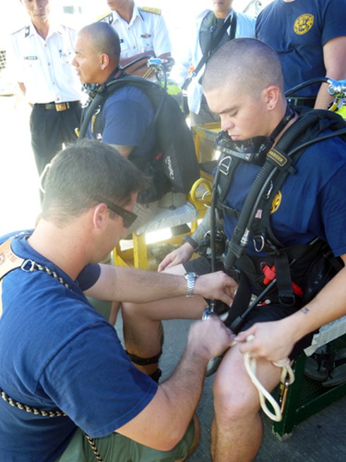 Hải quân Mỹ và Việt Nam huấn luyện phi tác chiến trên biển Đà Nẵng