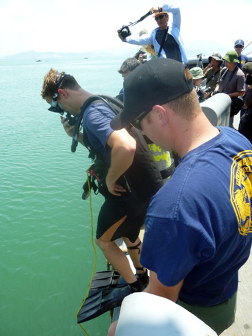 Hải quân Mỹ và Việt Nam huấn luyện phi tác chiến trên biển Đà Nẵng