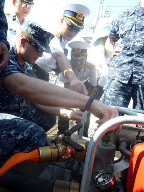 Hải quân Mỹ và Việt Nam huấn luyện phi tác chiến trên biển Đà Nẵng