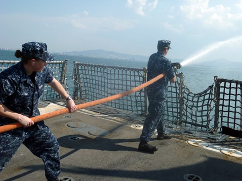 Hải quân Mỹ và Việt Nam huấn luyện phi tác chiến trên biển Đà Nẵng