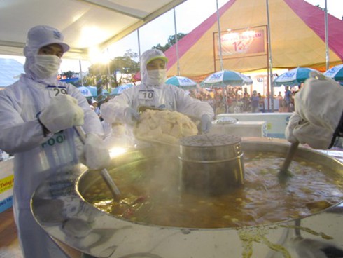 Xác lập kỷ lục nồi lẩu lớn nhất Việt Nam