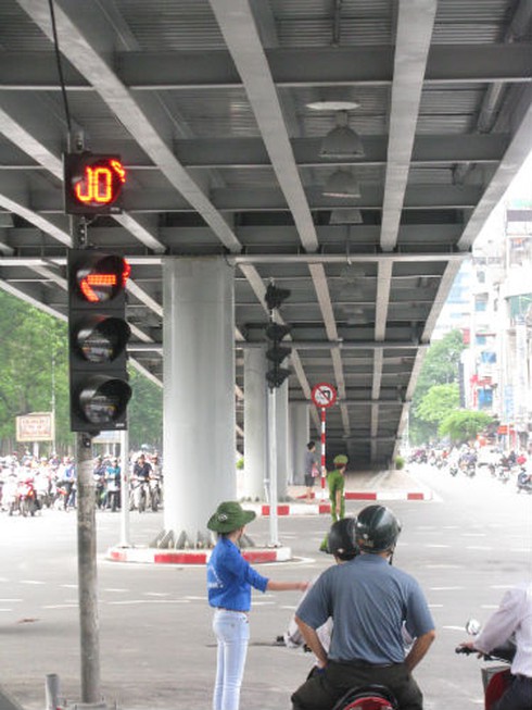 Thông xe 2 cầu vượt nhẹ tại các nút tắc