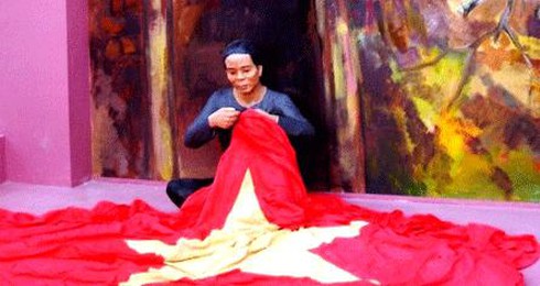 Người mẹ vá cờ Tổ quốc nơi giới tuyến