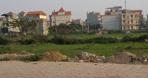 Lãi suất hạ, dân rục rịch rút tiền mua đất