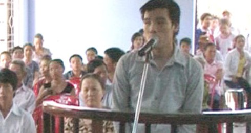 Dùng xe máy ăn trộm để đi... ăn cướp