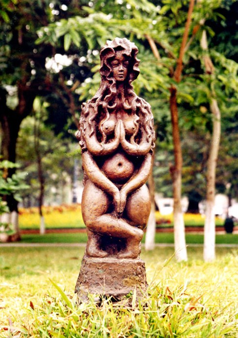 Hoạ sĩ Vân Thuyết 58 tuổi mới trình `nàng` thơ