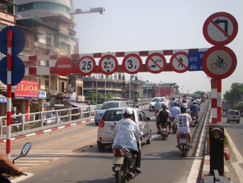 Cầu vượt ngàn tỷ hết thời?
