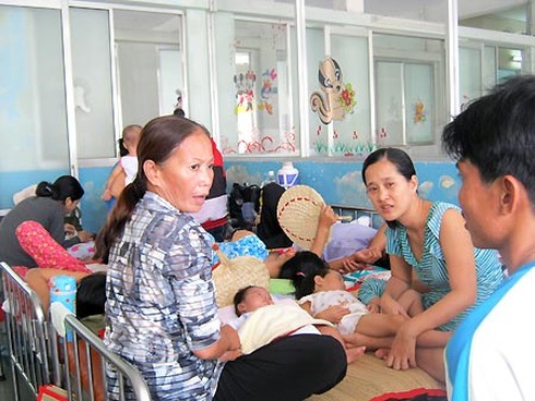 Nắng nóng, uống quá nhiều nước sẽ nguy hiểm