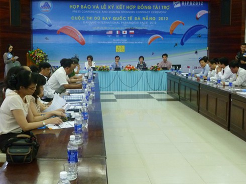 4 nước Nhật, Pháp, Mỹ, Ba Lan dự thi dù bay quốc tế tại Đà Nẵng