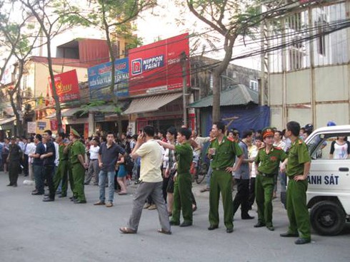 Hoảng loạn vì cháy lớn ở làng sinh viên Hacinco