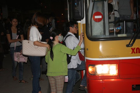 Phụ xe buýt hành hung khách suy thận