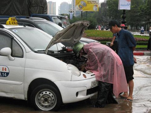 Mưa ngập, dịch vụ lau bu –gi đắt hàng