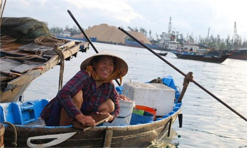 Cuộc sống sôi động ở cảng cá Kỳ Hà