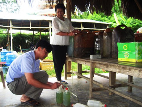 Cõng hàng lên núi Cấm để chặn sốt giá