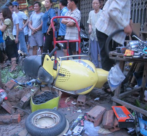 Lái xe ôm biến thành tài xế taxi 'điên' trên đường phố