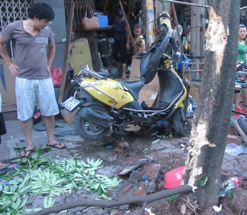 Lái xe ôm biến thành tài xế taxi 'điên' trên đường phố