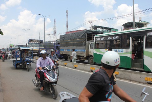 6 xe tải, xe buýt va chạm liên hoàn