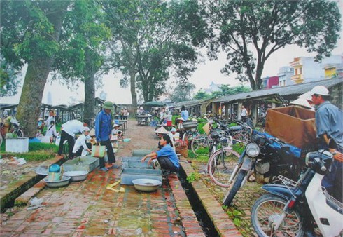 Hải Dương: Tiểu thương thíc lều lán, chê chợ Thông hiện đại