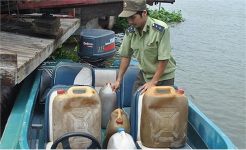 Nhóm Dũng `Huế` chịu án 47 năm tù vụ buôn lậu dầu DO