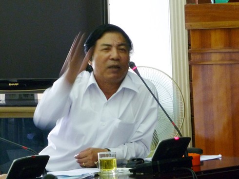 Đà Nẵng: Cán bộ bỏ việc đi học, dân kêu trời