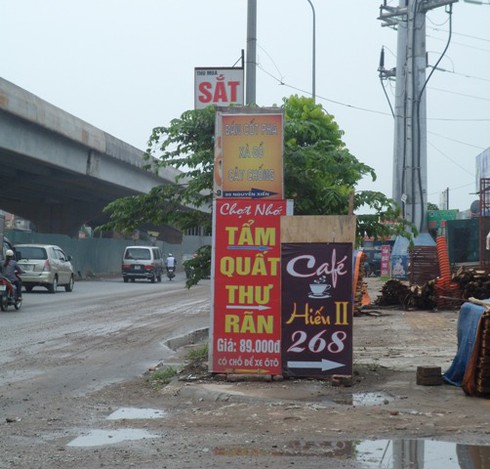 Cười ngẩn ngơ với biển hiệu sai lỗi chính tả trên đường Nguyễn Xiển