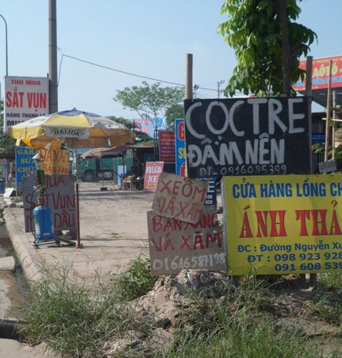 Cười ngẩn ngơ với biển hiệu sai lỗi chính tả trên đường Nguyễn Xiển