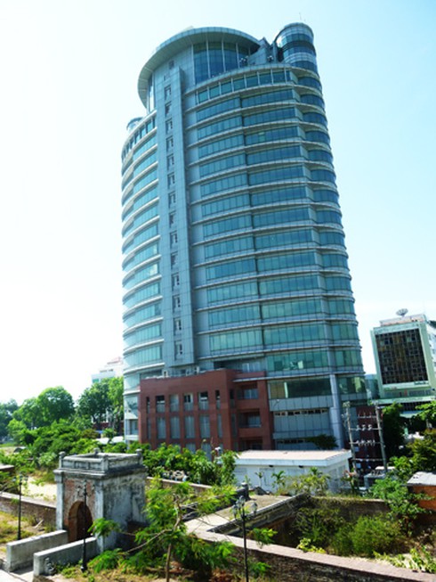 `Bóng đè` trên di tích thành Điện Hải