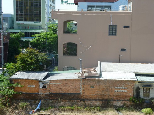 `Bóng đè` trên di tích thành Điện Hải