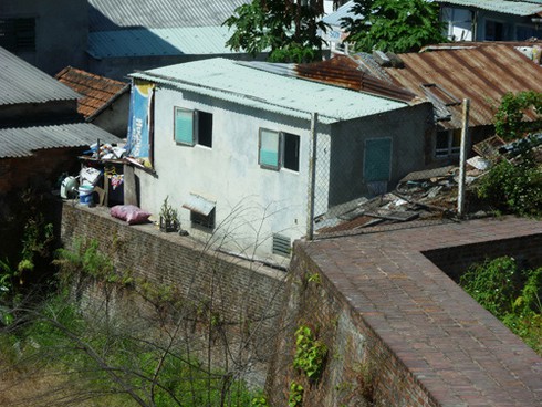 `Bóng đè` trên di tích thành Điện Hải