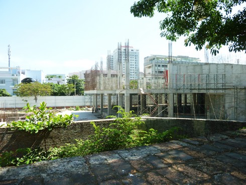 `Bóng đè` trên di tích thành Điện Hải