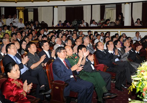 Trang trọng Lễ trao Giải thưởng Hồ Chí Minh