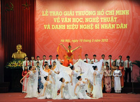 Trang trọng Lễ trao Giải thưởng Hồ Chí Minh