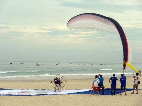 Mướt mồ hôi với những chiếc dù bay bướng bỉnh