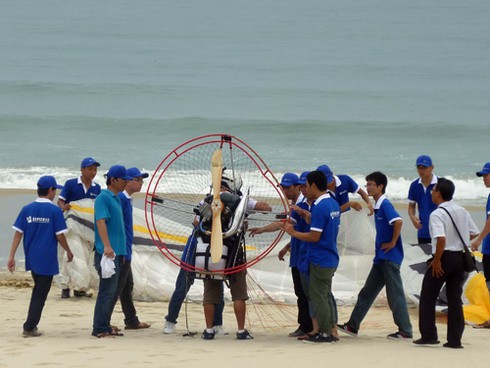 Mướt mồ hôi với những chiếc dù bay bướng bỉnh