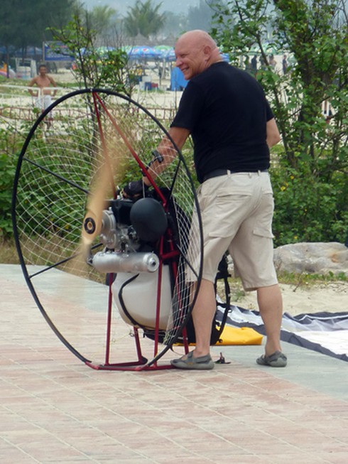 Mướt mồ hôi với những chiếc dù bay bướng bỉnh