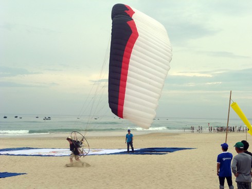 Mướt mồ hôi với những chiếc dù bay bướng bỉnh