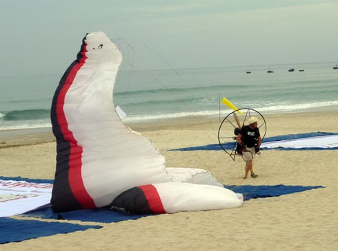 Mướt mồ hôi với những chiếc dù bay bướng bỉnh