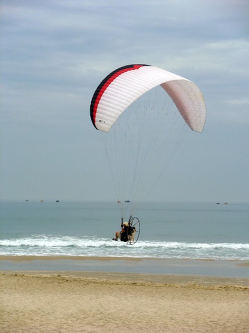 Mướt mồ hôi với những chiếc dù bay bướng bỉnh